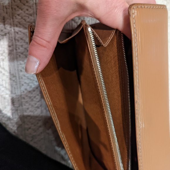 Luis Vuitton Epi Wallet - Picture 14 of 14